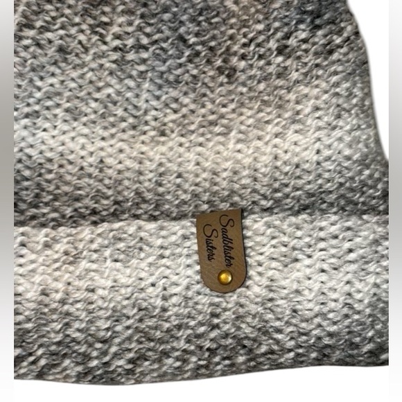SadBlister Sisters adult knit winter hat grey and white - Picture 4 of 4